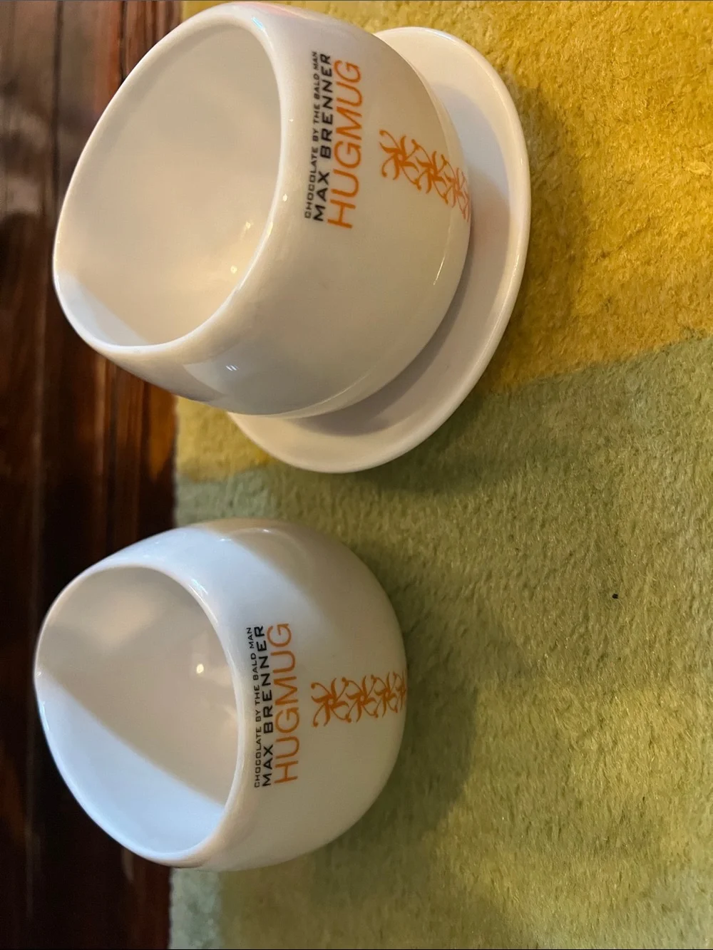 2 White Hug Mug / HugMugs Max Brenner Hot Cococ 1 plate